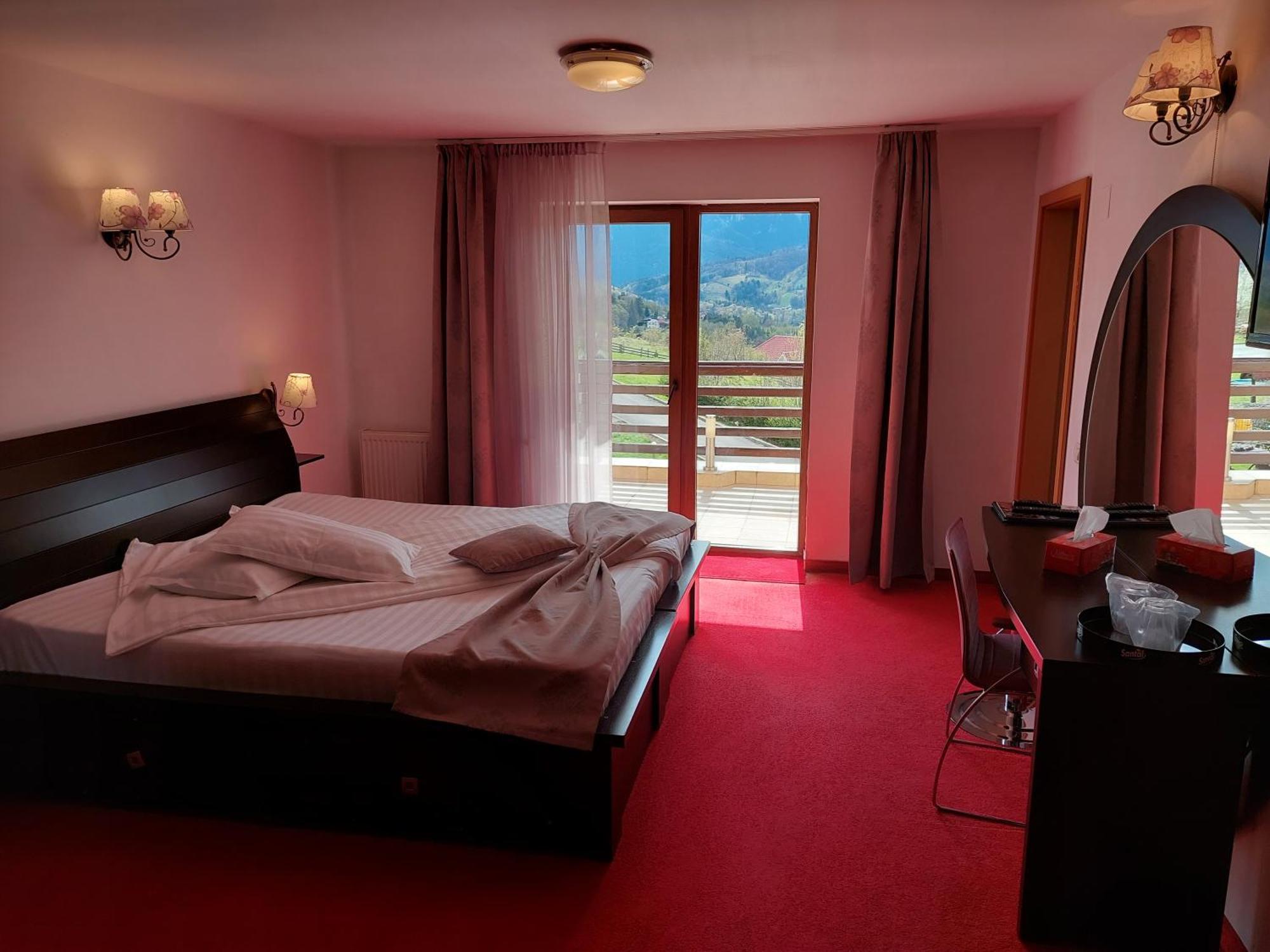 Pension Chalet Poiana Marului Ranch Екстериор снимка